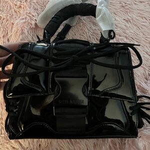Steve Madden Glossy Black
Steve Madden Diego shoulder bag with top handle